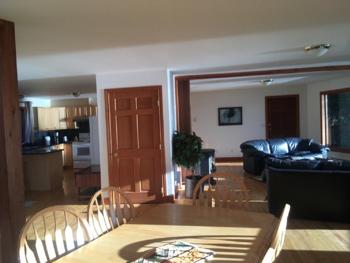 Tofino Stormbay Guest House ภายนอก รูปภาพ