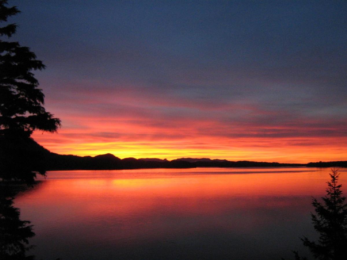 Tofino Stormbay Guest House ภายนอก รูปภาพ